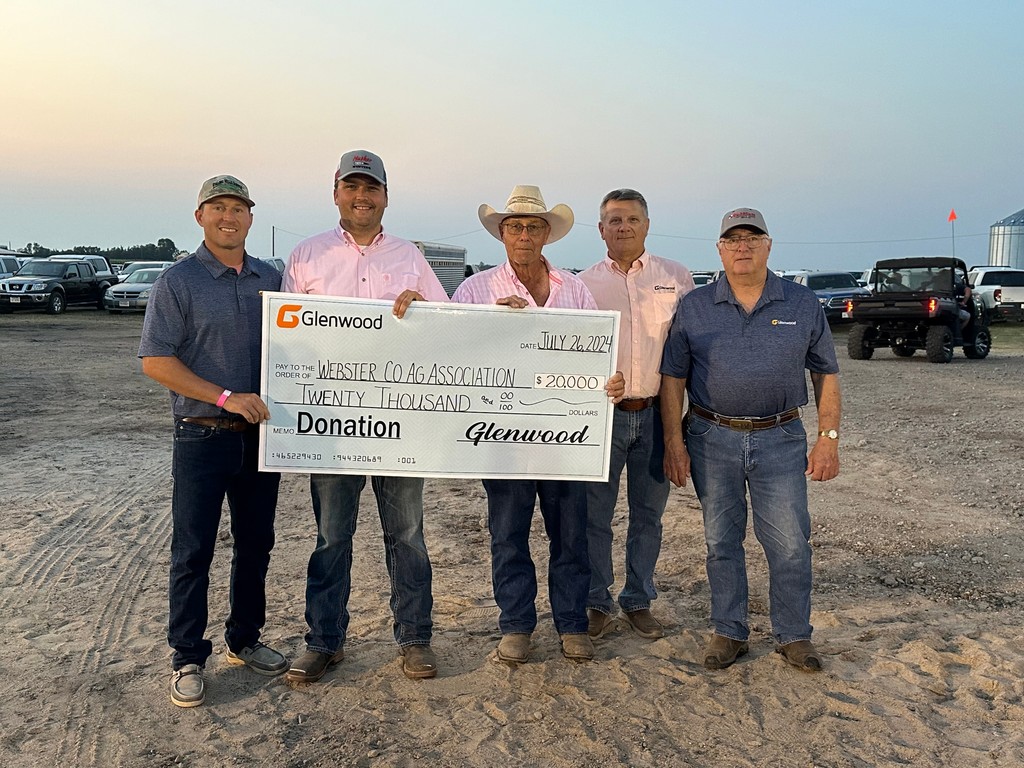 45countyfair's tweet photo. A special thank you to Glenwood for the $20,000 donation that was presented at our Friday night rodeo. We appreciate your support! https://t.co/kmEl1sLqqh