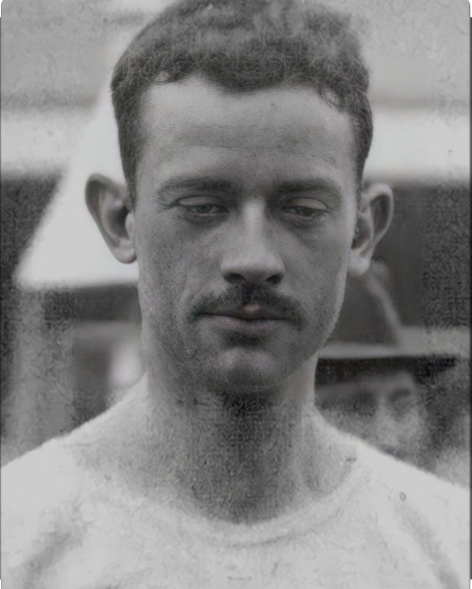 DeniseDresserG's tweet image. Mi abuelo Ivan Dresser, corredor, ganó medalla de oro en las Olimpiadas en Amberes, 1920. En el momento de la premiación, un ladrón la arrebató/robó y mi abuelo corrió detrás de él sin alcanzarlo. "Se la merecía" dijo después.