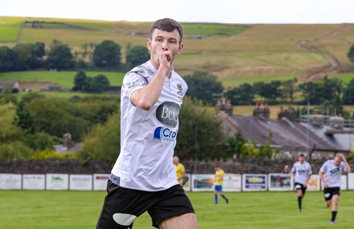 TheOnionBag1's tweet photo. @BacupBoro 's @Connormorris501 runs off in  celebration after making it 3-0 for Bacup and celebrates the recent birth of his new born baby ! https://t.co/cowxeu98WA