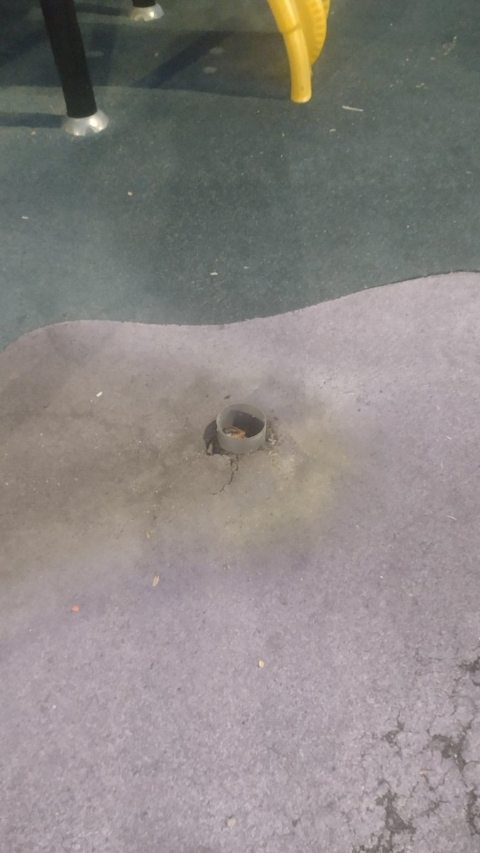 fsmdlf's tweet photo. Hola @aytosotillo , para cuando estará reparado uno de los toboganes del parque de la pasada?? Creo que ya hace un mes de su retirada y cada vez va a peor. Así está uno de los soportes. Cómo se caiga algún niño puede hacerse bastante daño. Ahora uno ha estado apunto. https://t.co/fkFnZC3vHt