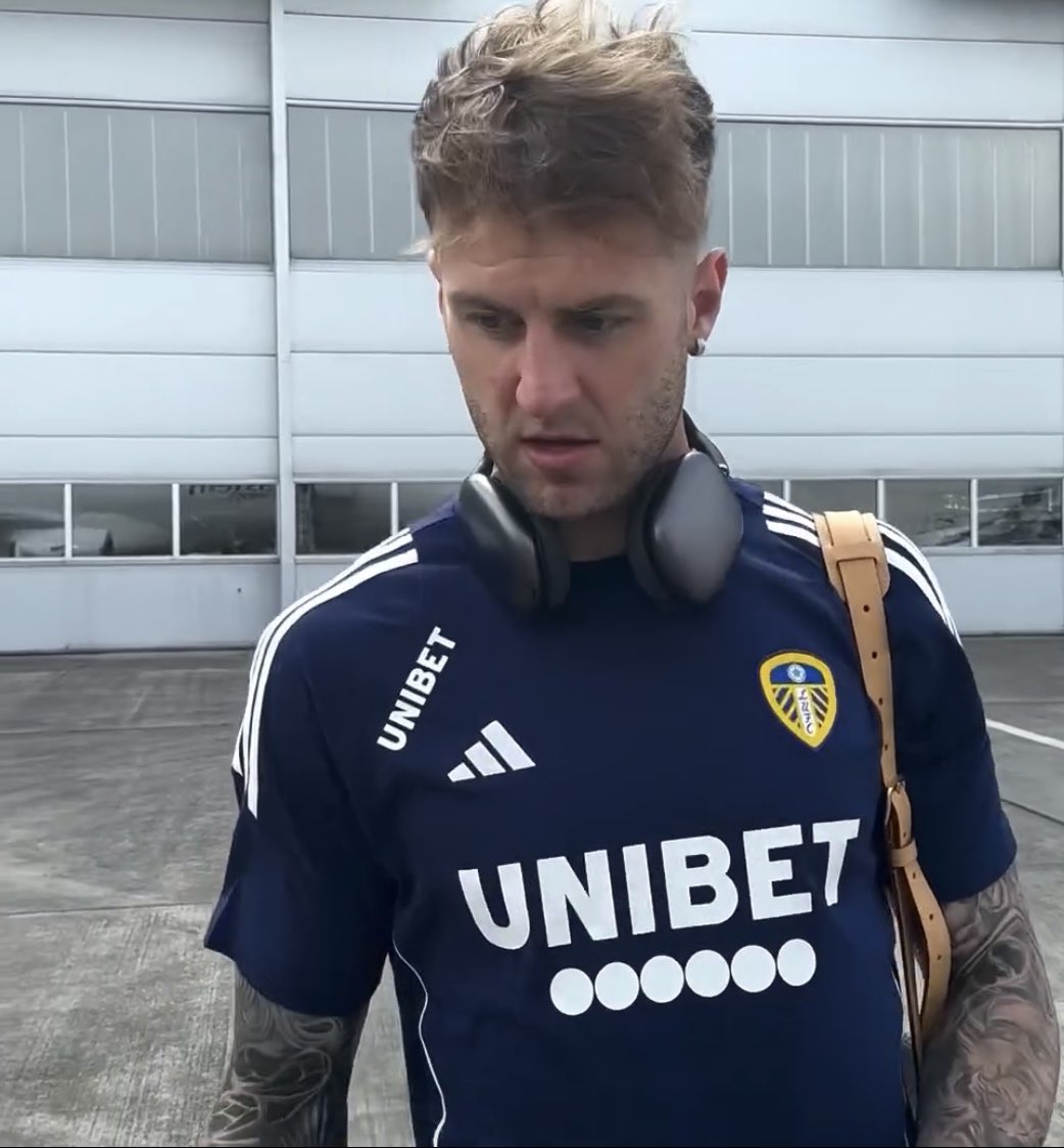 emmmmmms11's tweet photo. The wallpaper on my phone ❤️❤️

#joerodon @SamRodon 

@LUFC 

So happy he has signed for us! https://t.co/uL5IN9sG5K