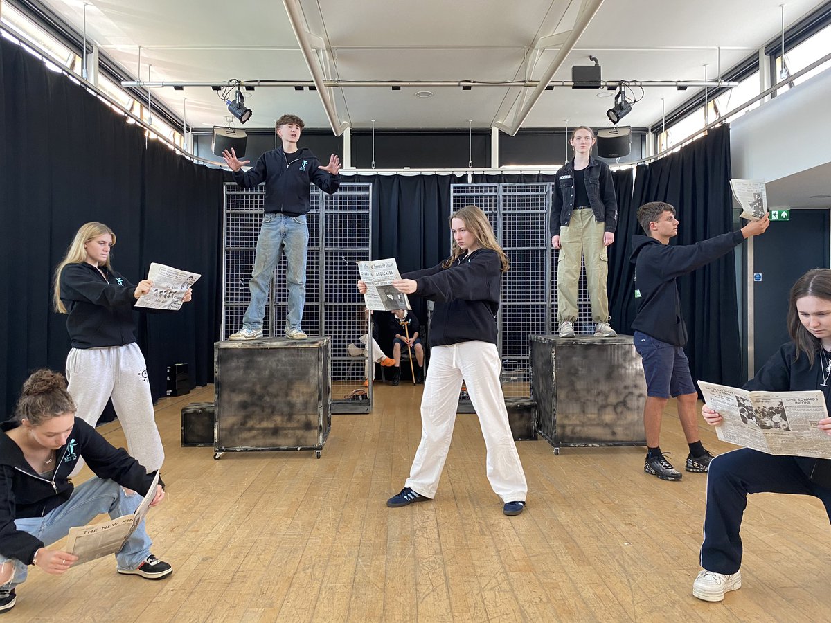 Great to be back in the rehearsal studio preparing for the run of Radium
Girls <a href="/edfringe/">Edinburgh Festival Fringe</a>. Inspired by a true story, this production is not to be missed. tickets.edfringe.com/whats-on/radiu…