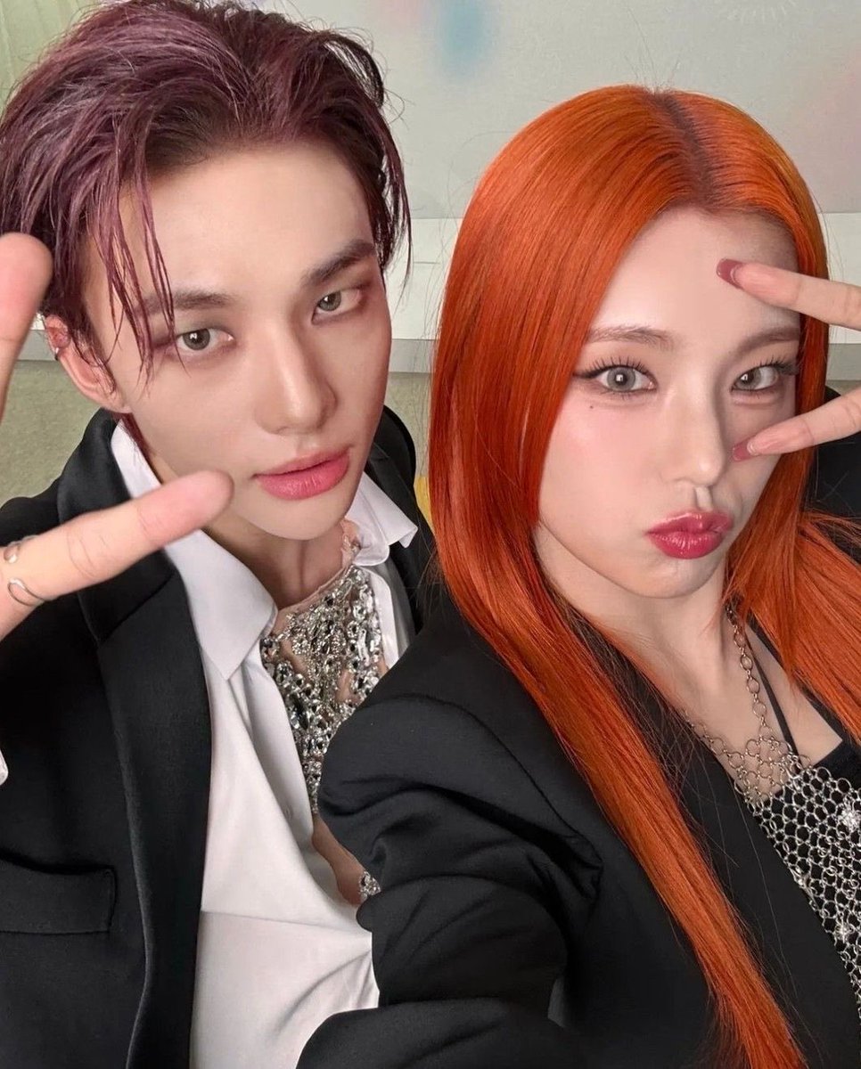 aesmpresee's tweet photo. Kpop idols who like alike : a thread https://t.co/toDqGM1wwf