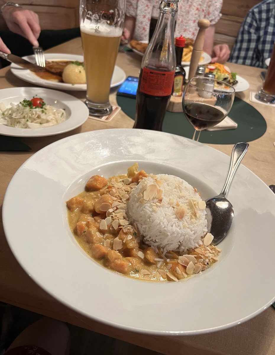 Vor einem Monat hab ich genau hierfür gebetet. Dass alles gut wird und ich mit meinem Papa und meiner Familie wieder Essen gehen kann. Heute ging's. Ich bin so dankbar und glücklich 🥹 

(Und die Person, die meine Taylor Swift Karte bekommen hat is auch happy, das is doch schön)