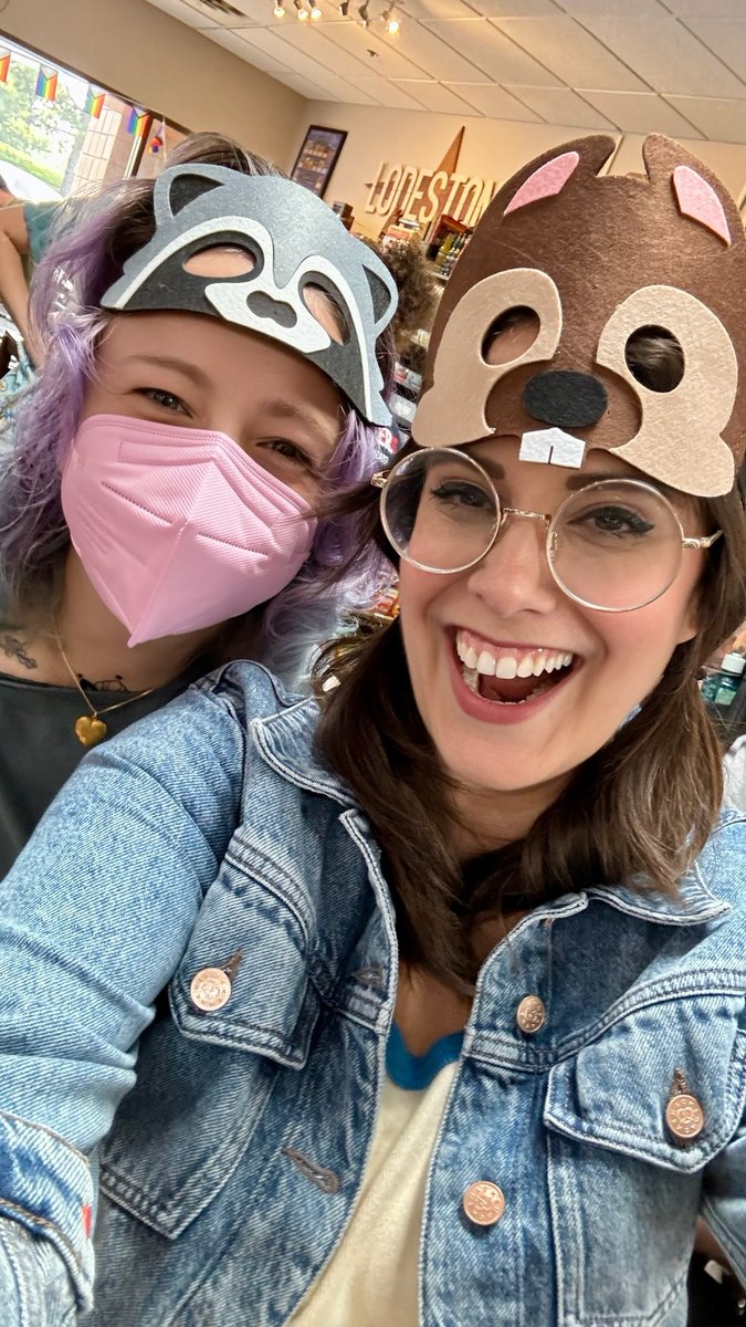 They let some real animals into this prerelease #MTGBloomburrow 🐿️ 🦝
