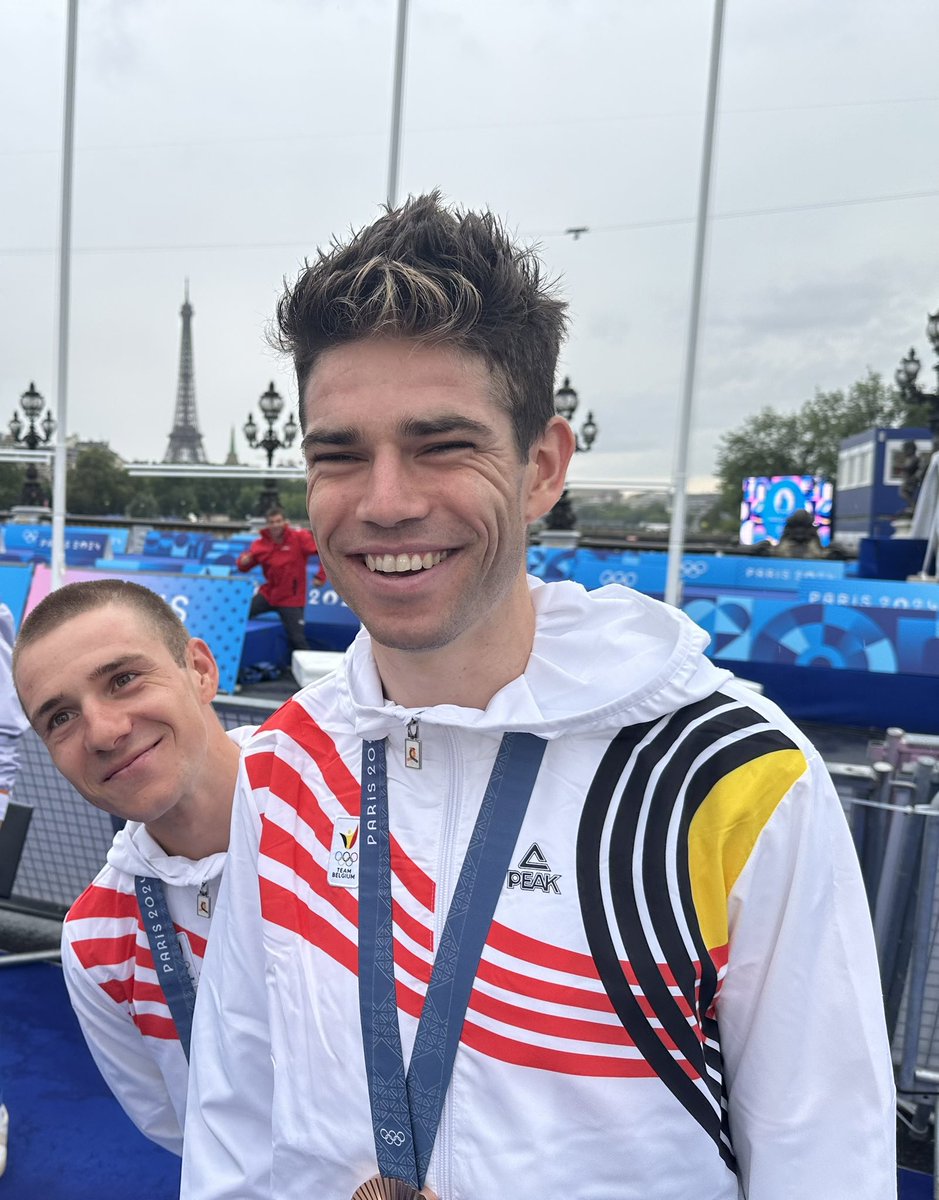 ladystarblade's tweet photo. This is ABSOLUTELY my favorite picture of the #Olympics so far.

Highly doubt it’ll get knocked out of my top 5 overall, either. 😍 https://t.co/AwqBPFVZlo