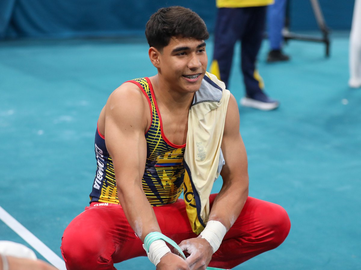 DeportColombia's tweet photo. ¡HISTÓRICO ⭐️! Lo que hizo Ángel hoy es de otro mundo 🌍 

El dato que nos pasa @santiagopajaro - Un atleta colombiano menor de 18 años tendrá un diploma olímpico por primera vez en la historia. 

Ángel nos puso a vibrar en #Paris2024 y está en la final. ¡Vamos por más 💛💛💙❤️! https://t.co/R3kBezu0Oj