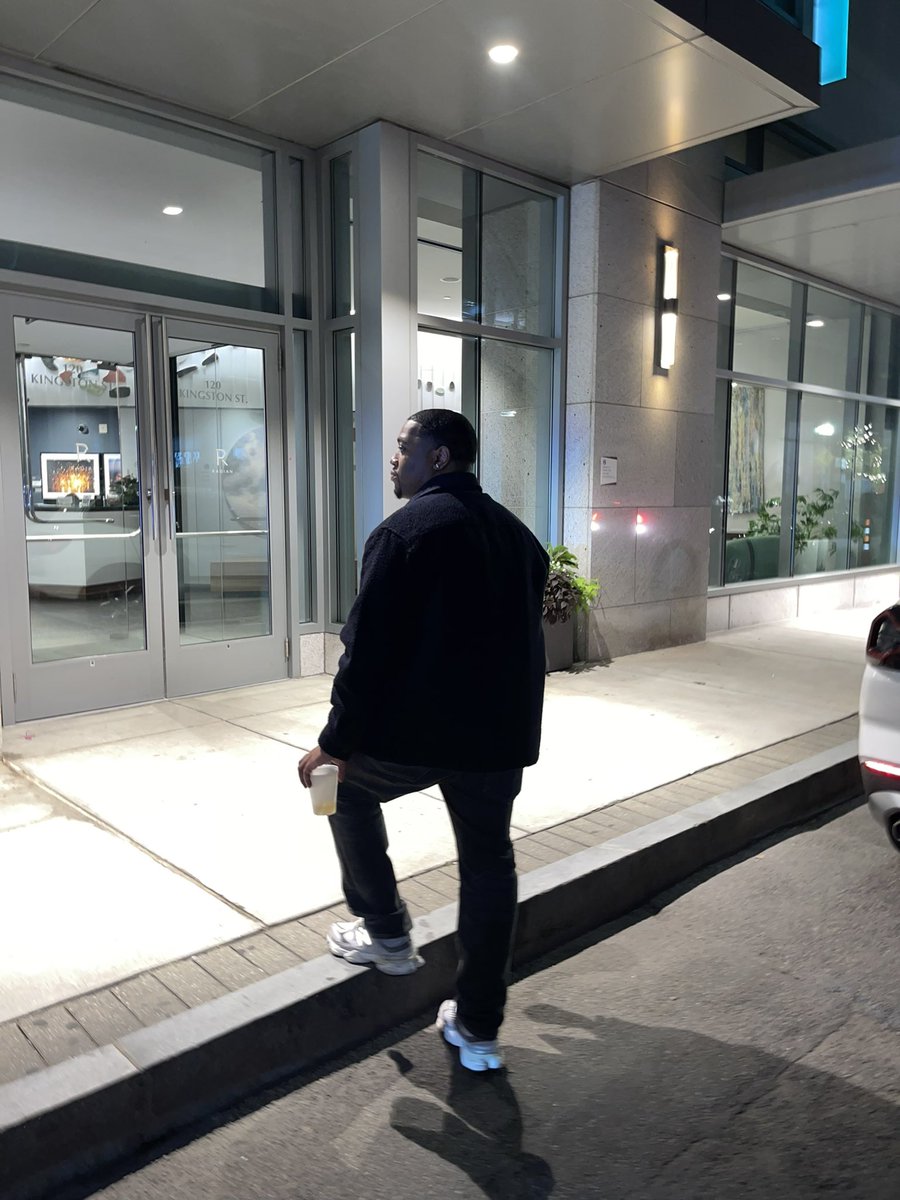 Papi__SB's tweet image. Still. 🚶🏾‍➡️🩶♌️ 7/27