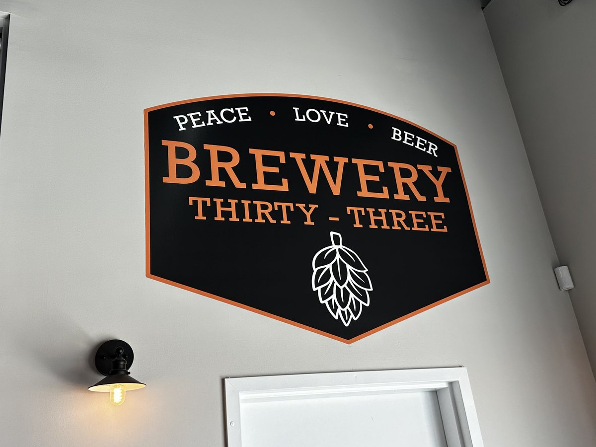 BlogPretzels's tweet photo. Checking out Brewery Thirty-Three.
Favorite beers of the day:
The Stoutmeister:  #10 Booster, Hard Seltzer (ok, technically not a beer, so what???)
Pretzel: #9 Eponine Farmhouse Ale ( a real beer!) #brewerythirtthree https://t.co/6eJX66yAgt