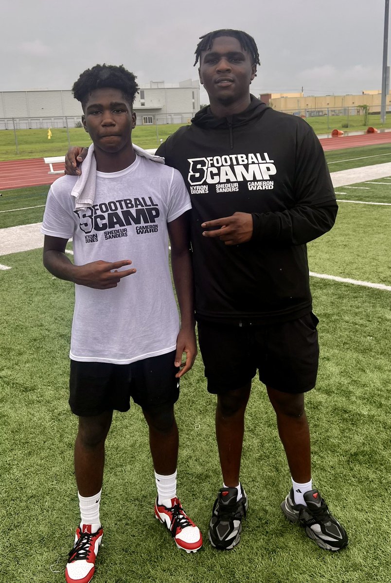 ChampHenryII's tweet photo. Awesome experience at the @SelectQb QB Camp. Appreciate the tips @ShedeurSanders @Cameron7Ward @KeiHenderson1 @KyronDrones and your boy won the crossbar throwing competition on the first throw. 
@sohofootball https://t.co/3MQO7dwN58