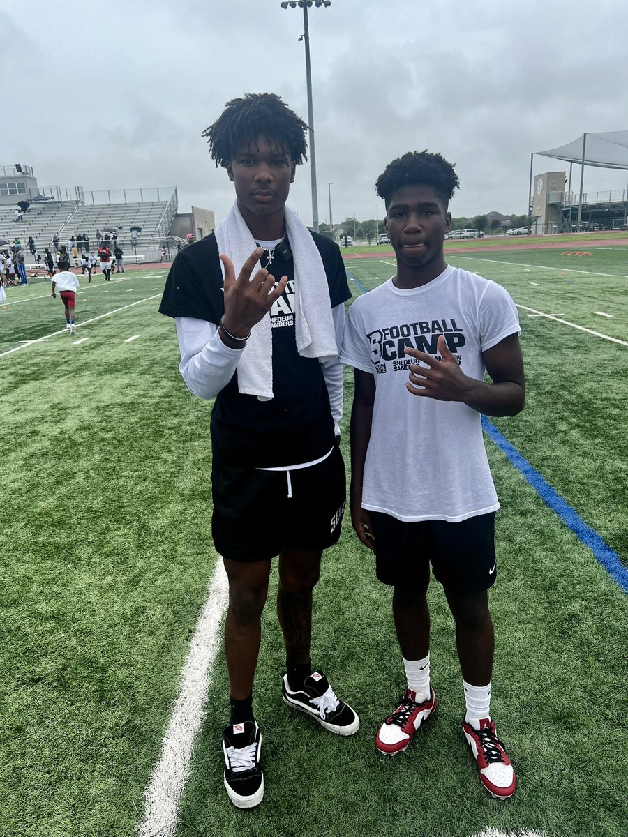 ChampHenryII's tweet photo. Awesome experience at the @SelectQb QB Camp. Appreciate the tips @ShedeurSanders @Cameron7Ward @KeiHenderson1 @KyronDrones and your boy won the crossbar throwing competition on the first throw. 
@sohofootball https://t.co/3MQO7dwN58