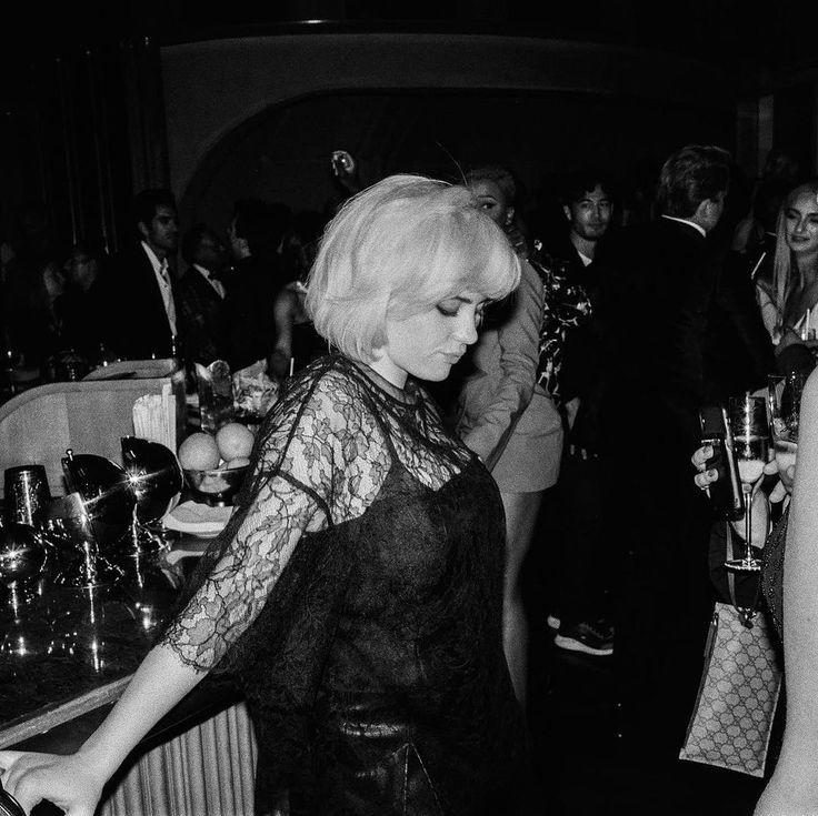 billie_media's tweet photo. met gala 2021 after party
— billie eilish https://t.co/FofOPGT4GG