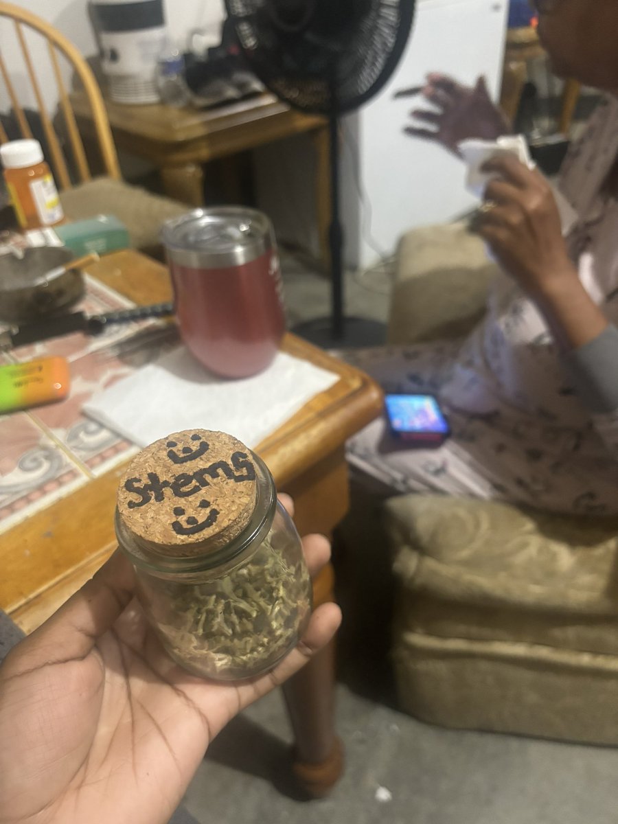shaylabobayla's tweet photo. y’all think smoking with your mom bad? i smoke with my grandma lmfaooo .. and why she saving stems talking about it’s for tea 😂😂🤦🏾‍♀️ https://t.co/tKn1LwW3Ql