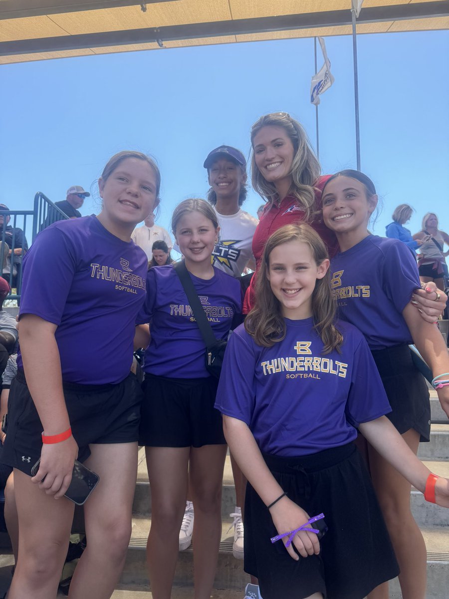 Our Birmingham Thunderbolts Premier Tennyson 2031 supporting our <a href="/thunderbolts18p/">Birmingham Thunderbolts 18 Premier Team</a> in the <a href="/PGFnetwork/">PGF</a> National Championship game! 

Thank you <a href="/MontanaFouts/">Montana Fouts</a> for taking time with our girls!! ⚡️🥎👊🏼 #bhmboltsMADE
