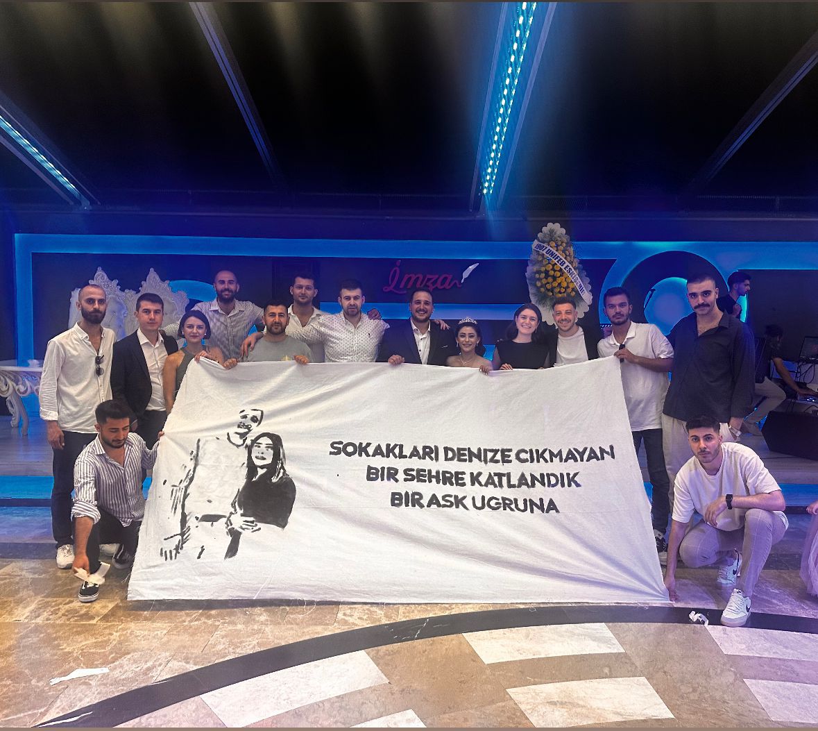 1907 ÜNİFEB Anadolu (@ufbanadolu) on Twitter photo Eski yönetim  kurulu üyelerimizden Kaan Aslaner’i mutlu gününde yalnız bırakmadık. Eskişehir Örgütlenmeleri olarak Kaan ve Dila çiftimize bir ömür boyu mutluluklar dileriz. Eski yönetim  kurulu üyelerimizden Kaan Aslaner’i mutlu gününde yalnız bırakmadık. Eskişehir Örgütlenmeleri olarak Kaan ve Dila çiftimize bir ömür boyu mutluluklar dileriz.