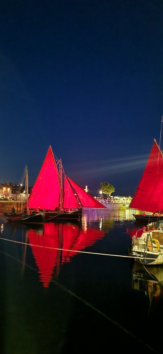 ais_odriscoll's tweet photo. Saturday at the @GalwayIntArts ✨️
Incredible #FirstThoughtTalks w/ Blinne Ní Ghrálaigh
#Reunion ⭐️⭐️⭐️⭐️⭐️
#AnFearLiath in the Claddagh Basin👏
#Galway #CityOfFestivals #GIAF24 #WildAtlanticWay 💙 https://t.co/yyacg87nM7