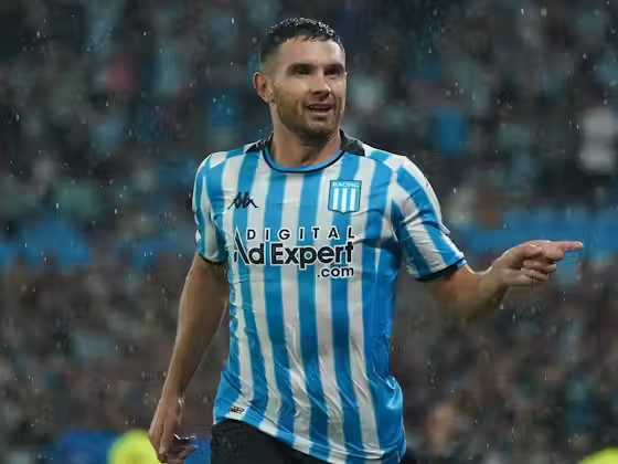 EliteScoutBR's tweet photo. 4. Adrián Martínez, do Racing.

Bom nas finalizações e em pressionar a zaga.

CA
32 anos 🇦🇷
3.5M €
Nota Sofascore 7.31

Na Copa de la Liga Profesional 2024:
14 jogos
12 gols
1 assistência
41% conversão de gols
50% de dribles certos
2.1 finalizações p/j
1.0 passes decisivos p/j https://t.co/eXmTR7Dz3Z