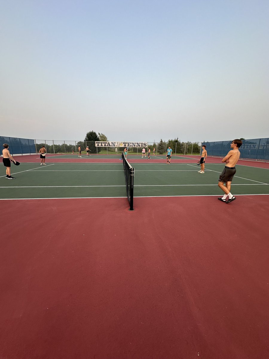 Team pickleball tournament: Calen and Noah beat Matt and Dalan in the finals🎖️
Team chemistry 📈📈📈
MVP of the night is Jake for running the show 🏆