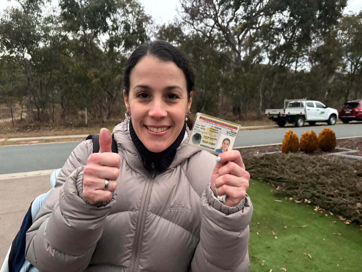 AurimarFreitez's tweet photo. Ya es Domingo #28J en Australia y se inició el proceso de #EleccionesVE2024 en la foto la venezolana María Margarita Ruiz feliz de haber ejercido su derecho al voto: https://t.co/MsIiOcZVCy