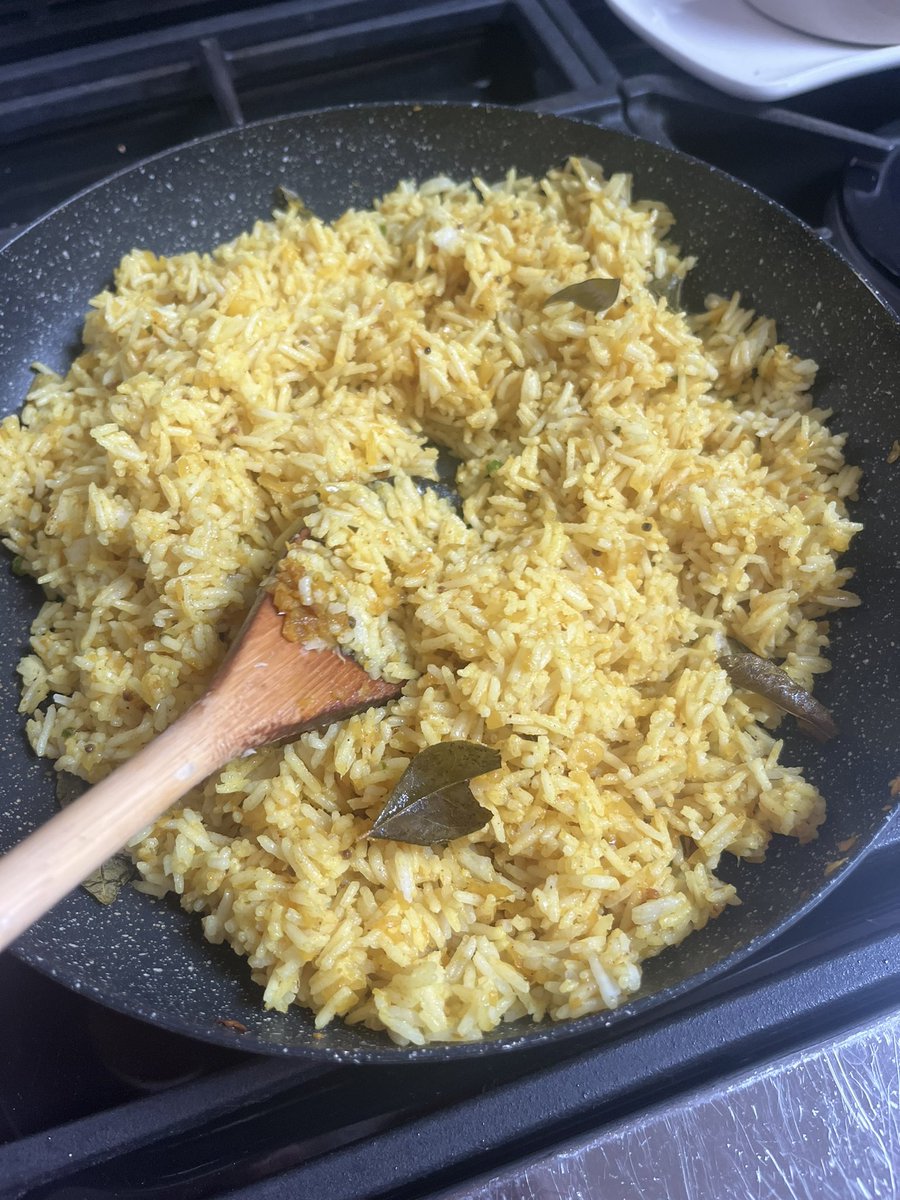 JudyHitchen's tweet photo. OMG what a taste sensation we all had tonight. Recipes from @chetnamakan Easy Indian Vegetarian book - all HUGE hits! Mango slaw, stuffed peppers, onion rice, coriander and ginger chutney and tamarind chutney 
#EasyIndianVegetarian @chetnamakan @octopus_books_ @comerounduk https://t.co/CN6O3PeXl5