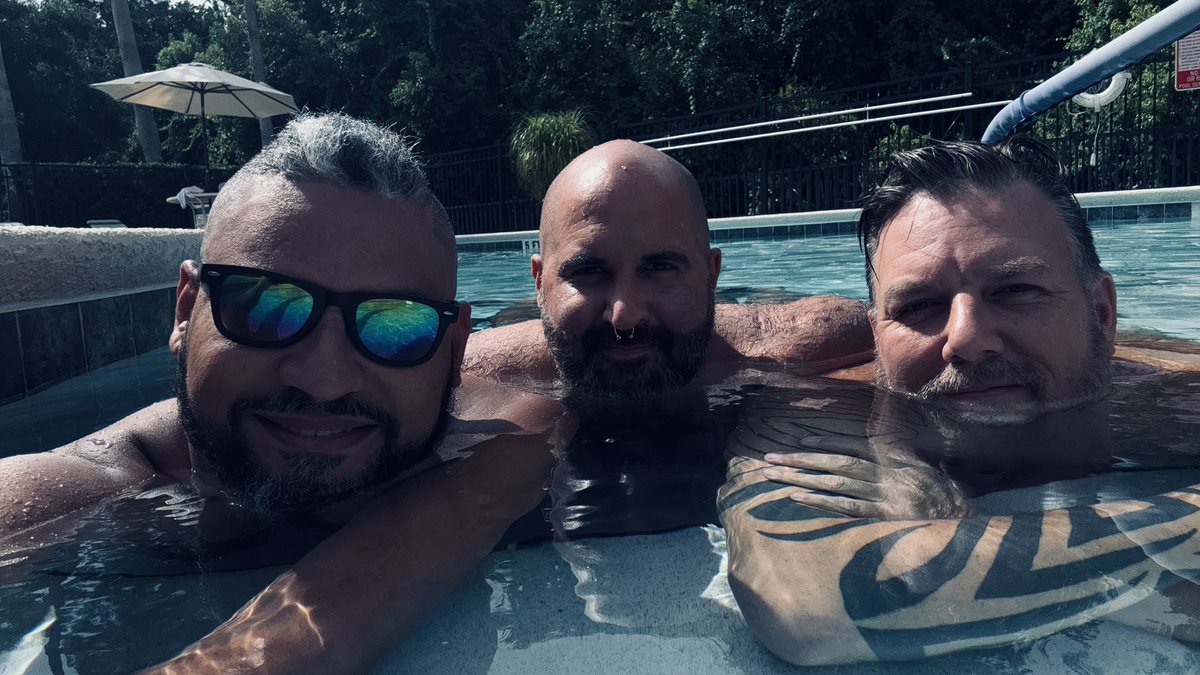 UlisesSkywalker's tweet photo. Pool day this Saturday with @FL_Bears_407 https://t.co/CmupLvSLP7