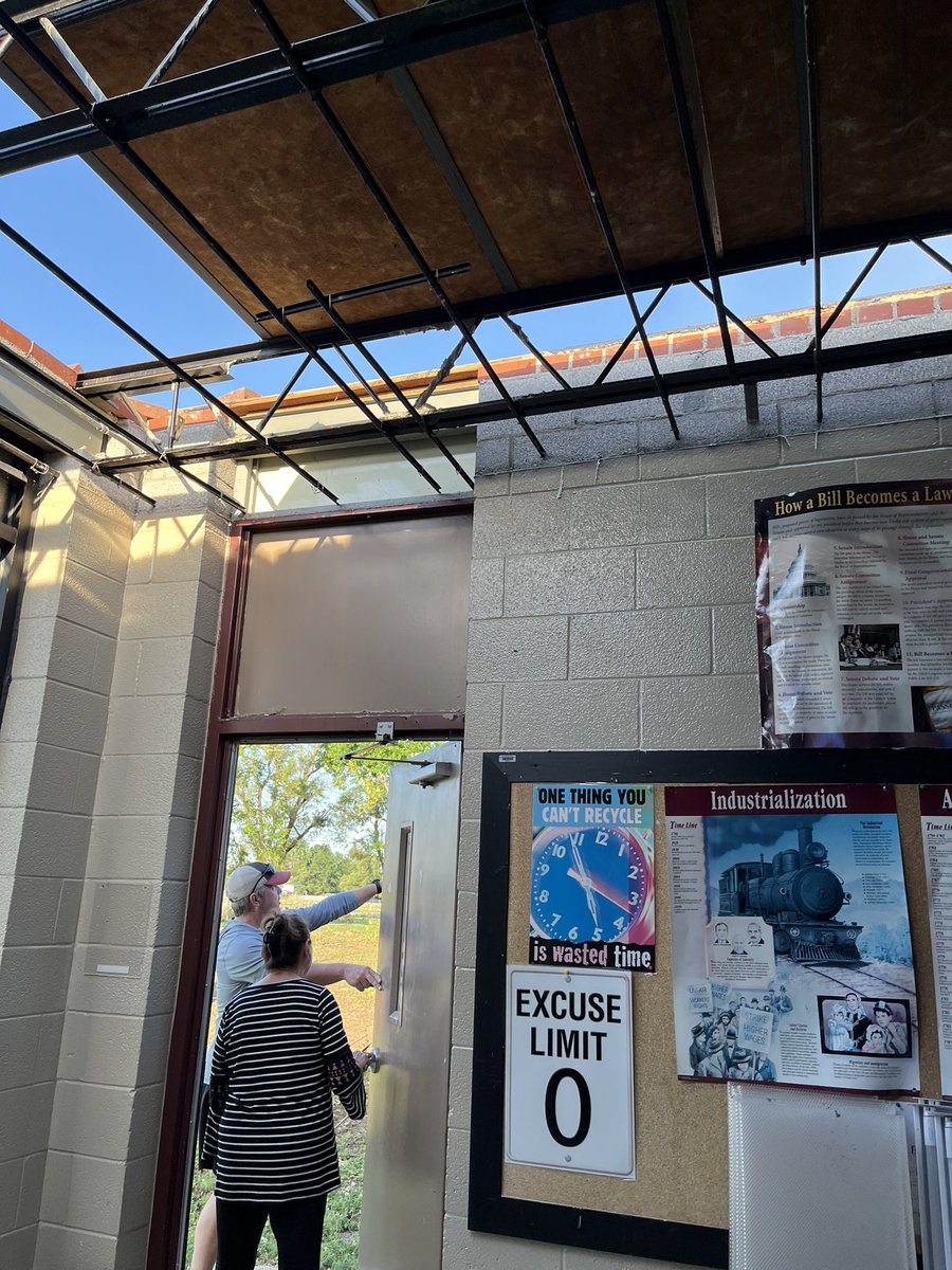 <a href="/KSJ_Kreative/">KSJ</a> 👋 I’m Jodi
📚7th grade all subjects
✏️ 23rd year 
✂️Equity focus school
🏫 hit by an EF-3🌪️ (We lost a roof, windows, lots of trees &amp; more)
Please help &amp; RP. Desperately trying to replace damaged items. amazon.com/hz/wishlist/ls… #clearthelist