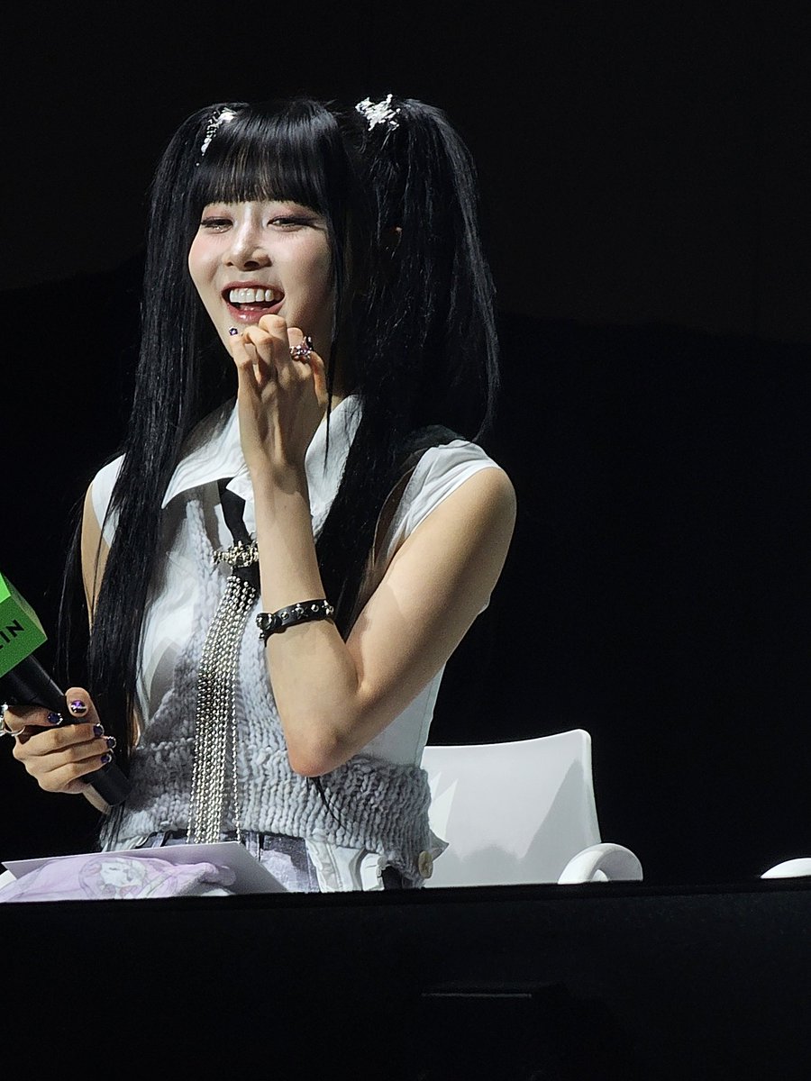 neosset9's tweet photo. Sieun my love #KCONLA2024 #sieun #STAYC #시은 #스테이씨 https://t.co/QOZdcxrQn3