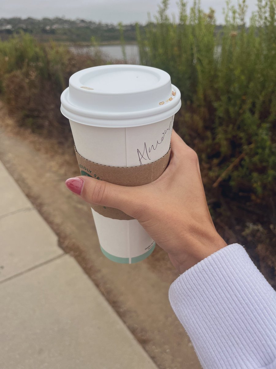 moonkittyxoxo's tweet photo. Walk &amp; ☕️ with my bf this morning :) I loveee long walks on vacations bc I hate when I cant be as active! 
~Ft. the most cals I’ve ever burned on a walk omg~ https://t.co/1A5RBkqpCg