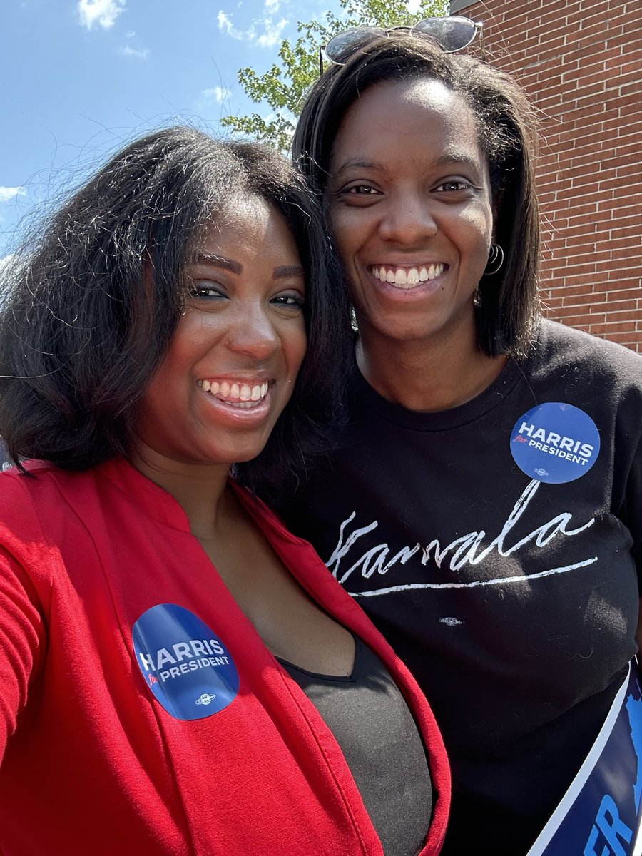 aerodgers's tweet image. First, thousands gathered on Zoom. Then, hundreds crowded into offices.

The energy was electric as I kicked off today's Virginia Women for Harris canvass in Richmond. Whether you were K-Hive or just fell out of 🥥🌴, Democrats are fired up and ready to win!