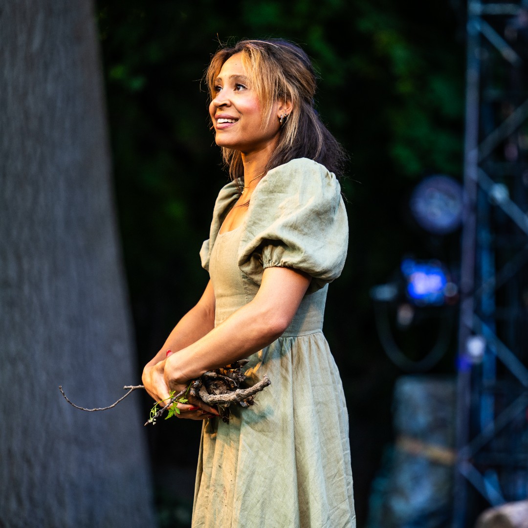 It's a beautiful day to enjoy some Shakespeare in the park! Get your tickets to see Hamlet at the High Park Amphitheatre here: bit.ly/3xJiyhy ☀️
.
.
.
📸: Beck Lloyd. Photo by Dahlia Katz.
Set &amp; Costumes by Joshua Quinlan.
Lighting by Logan Raju Cracknell.