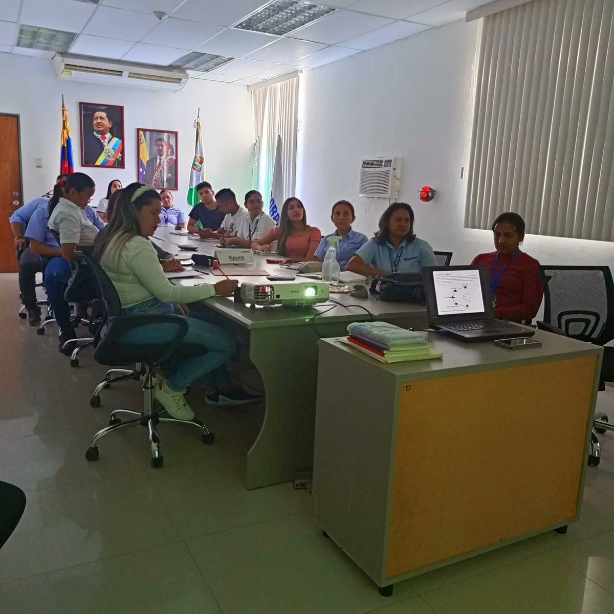 CENAFotografia's tweet photo. ✨Cenaf Apure desarrolló el Taller de Fotografía Básica, impartido por el coordinador regional, Miguel Siso, el cual estuvo dirigido al equipo de comunicaciones CORPOELEC, sede Apure. 

📸 Cenaf Apure 

 #picture#HogaresDeLaEsperanza https://t.co/ddb7ZrbCj2