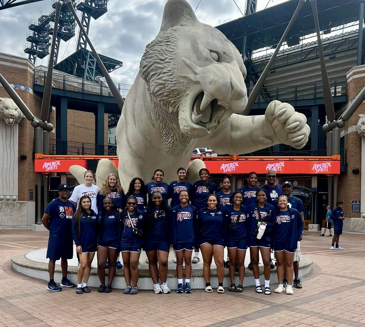 evansTwins2028's tweet photo. Day 1 of MLB Nike RBI East Regionals Tournament in Pittsburgh representing the Tigers Nike RBI Softball Team. We’re off to a strong 2-0 start! Enjoying playing with our sister @SydneyEvans2025
#teamevans
#evansstrong
#repping313
@MSPtakeover https://t.co/NAAOD7NxHr