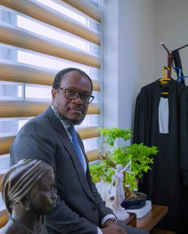 dechrist_ngongo's tweet photo. La machine a idée, avec une force d'anticipation à long métrage qui fait de lui un prophète !!
une bibliothèque de la raison.

Le père de la refondation @DSESANGA 

@OMELONGA_LENS1 https://t.co/o8EHzxHXtM