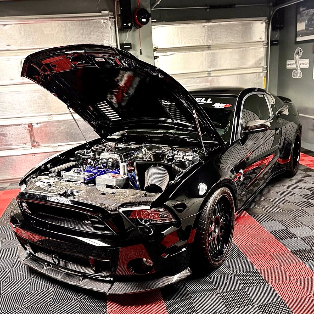 #Shelby || Hoods up for Mustang Manny’s 1000 horsepower S197 wide-body Shelby GT500…🔥
#Ford | #Mustang | #GT500