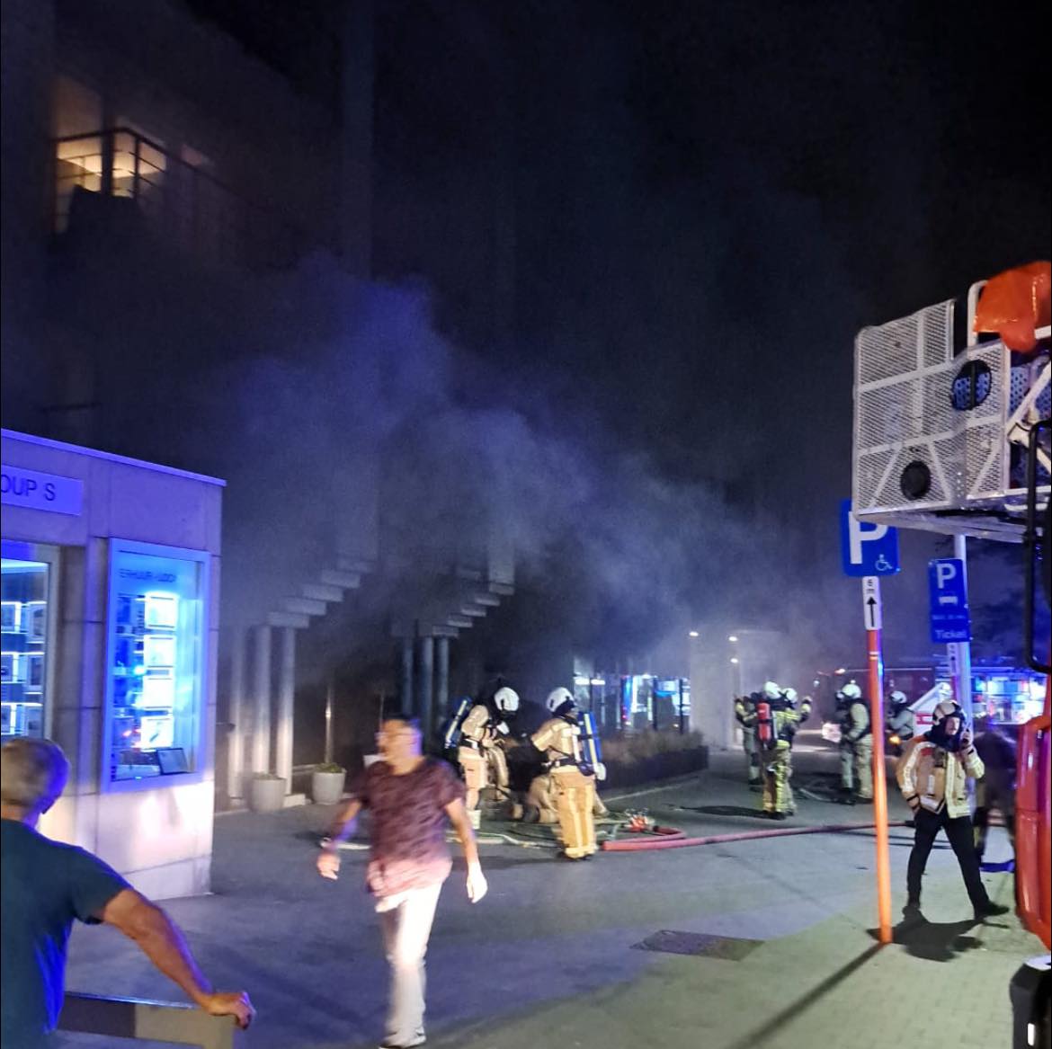 [NIEUWPOORT - BRAND] Onze ploegen zijn ter plaatse voor een brand in de Lombardsijdestraat te Nieuwpoort. Er is plaatselijk verkeershinder. Geef onze ploegen de nodige werkruimte. Last van de rook? Sluit ramen en deuren. Schakel ventilatie uit.