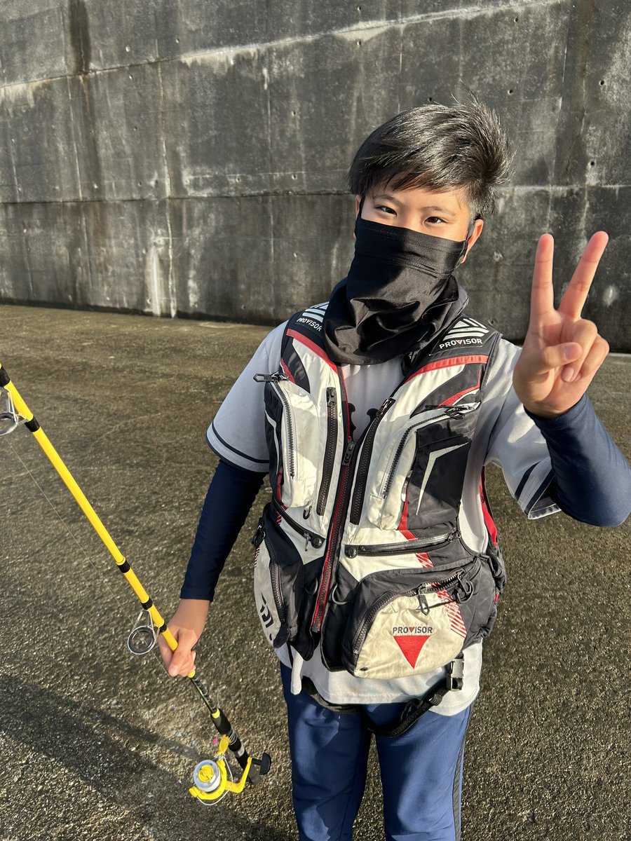 h7fMIsnsot6DXuA's tweet photo. 夏休み企画！
釣り初めての小学生はフカセ釣りで釣れるのか🎣✨
目標はイラブチャーです😁 https://t.co/zyOHPIvcPC