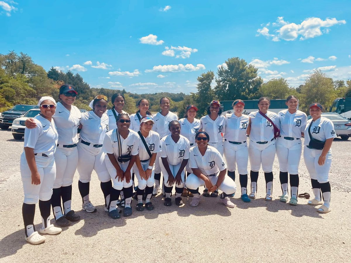 Sydney_Evans5's tweet photo. We’re off to a strong Day 1, 2-0 start playing in the MLB Nike RBI East Regional Tournament. Finally get to play with my twin sisters @evansTwins2028 representing the Tigers Nike RBI Softball Team.
#evansgirls
#evansstrong
@MSPtakeover https://t.co/WeXJSZCrXn