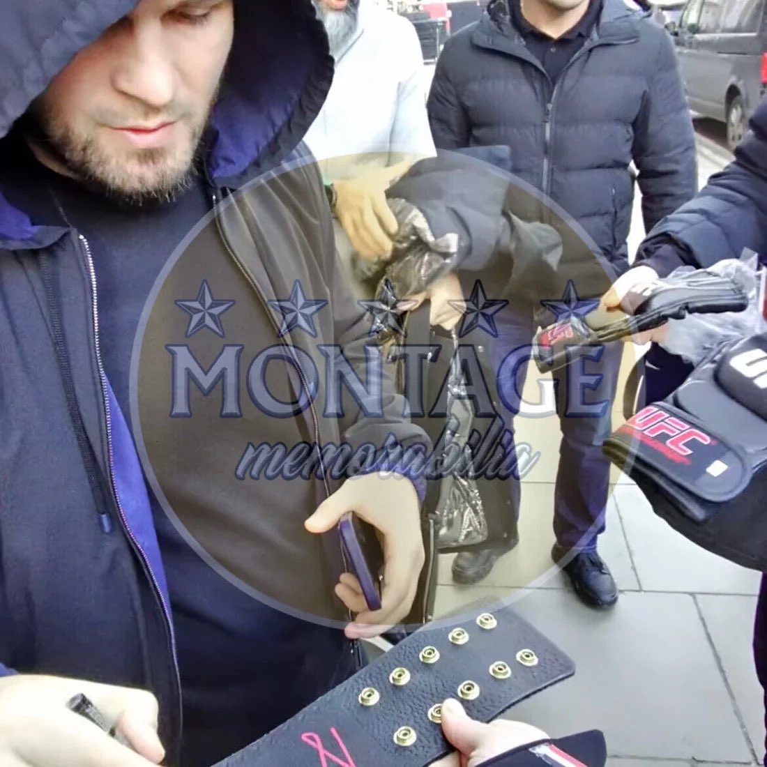 🚨 DAY 10 OF GIVEAWAYS 🚨

THREAD!
MANCHESTERS TODAY LETS GO BOYSSSSSSS

(this was fun and got my following up, im a avid collector and please help spread, without sponsors I spent about 2k+ of my own money on this..)

1. Khabib Nurmagamedov Signed Replica Legacy Belt