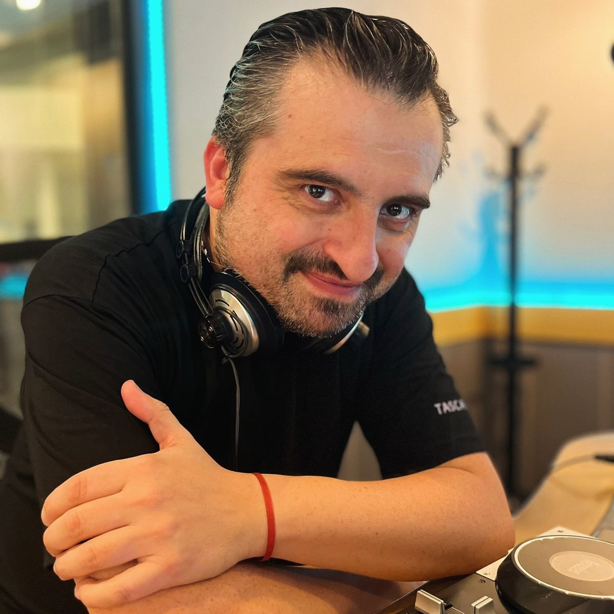 Hoy hay #40party y se arma fiesta!!! 
Te sumas? Desde donde?
TODOS CONVIDADOS 😉

Trasnoches sabado para domingo desde la 1 en la noche de @los40ar
105.5 fm! Noche DJ Mixing live nonstop 

TEMPORADA 16 ACTIVADA!!! 

Sumate y subileeee!!! 😉🔊🎙️📻🎚️🎛️🎧🙌👏

#los40 #radio #onair