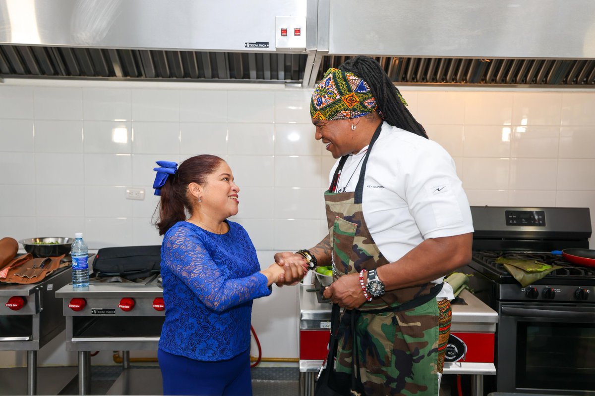 El Embajador <a href="/Ca_rodboca/">Carlos Rodriguez Bocanegra</a> expresó que Colombia y El Salvador son socios estratégicos que trabajan por la formación y empoderamiento de la juventud; en este caso, la formación en habilidades gastronómicas y creación de emprendimiento.