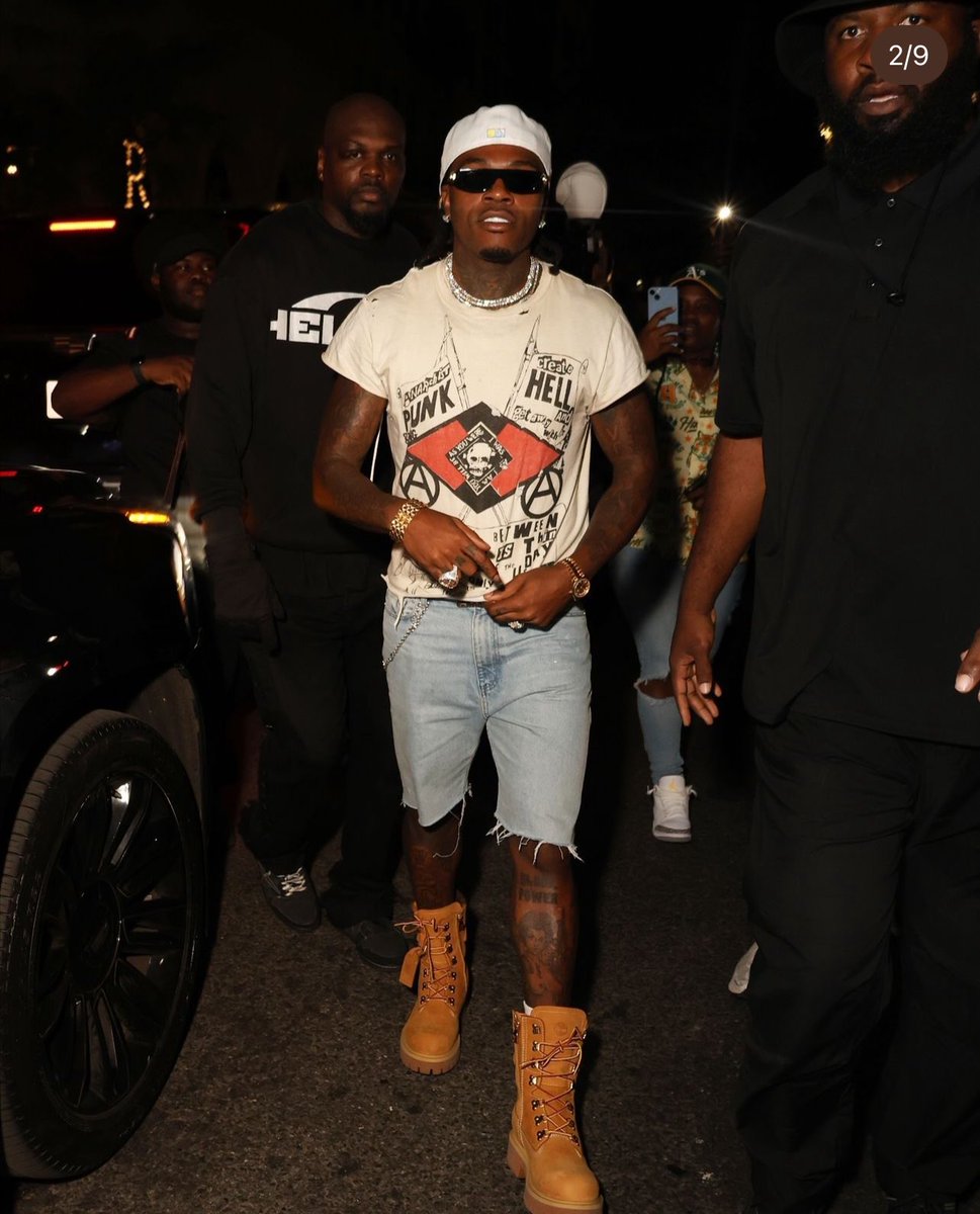 LegendaryLade's tweet image. Everybody doing the Louis Vuitton x Timberland Constructs but Gunna went LV x Timberland Ranger boots. 

Dare to be different!