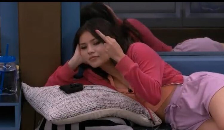 femmexfataleee💋 tweet media