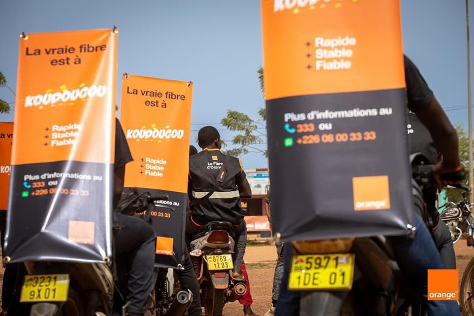 Koudougou a désormais sa fibre Orange. 
Quelques mois après la demande officielle des forces vives, nous avons concrétisé notre promesse de déploiement, en lançant la fibre ce jour dans la cité du cavalier rouge. 
Merci aux autorités de la ville pour leur présence et aux