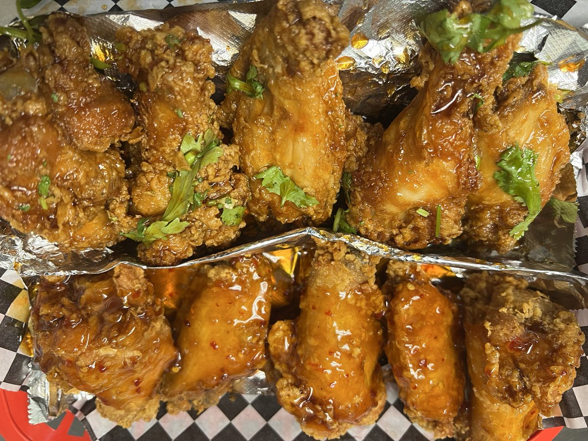 Wayne's Wings tweet media