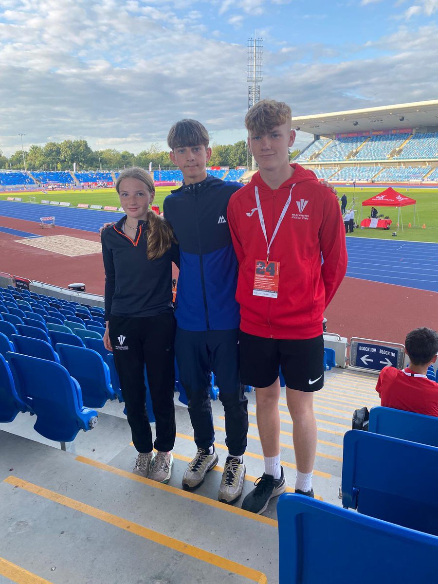 Heather yr 9, and Toby and Gethin yr 10 competing in National Champs this w/e. Heather 11th u15 3k, Gethin 9th u17 discus, and Toby just missing out on final of u17 400H - 👏👏 great performances and all <a href="/hawardenhs/">Hawarden High School</a> pupils! <a href="/HawardenPE/">Hawarden PE Dept</a> <a href="/HeadHawarden/">Hawarden Headteacher</a> <a href="/welsh_aa/">Welsh Schools Athletics Association</a> <a href="/WelshAthletics/">Welsh Athletics</a>