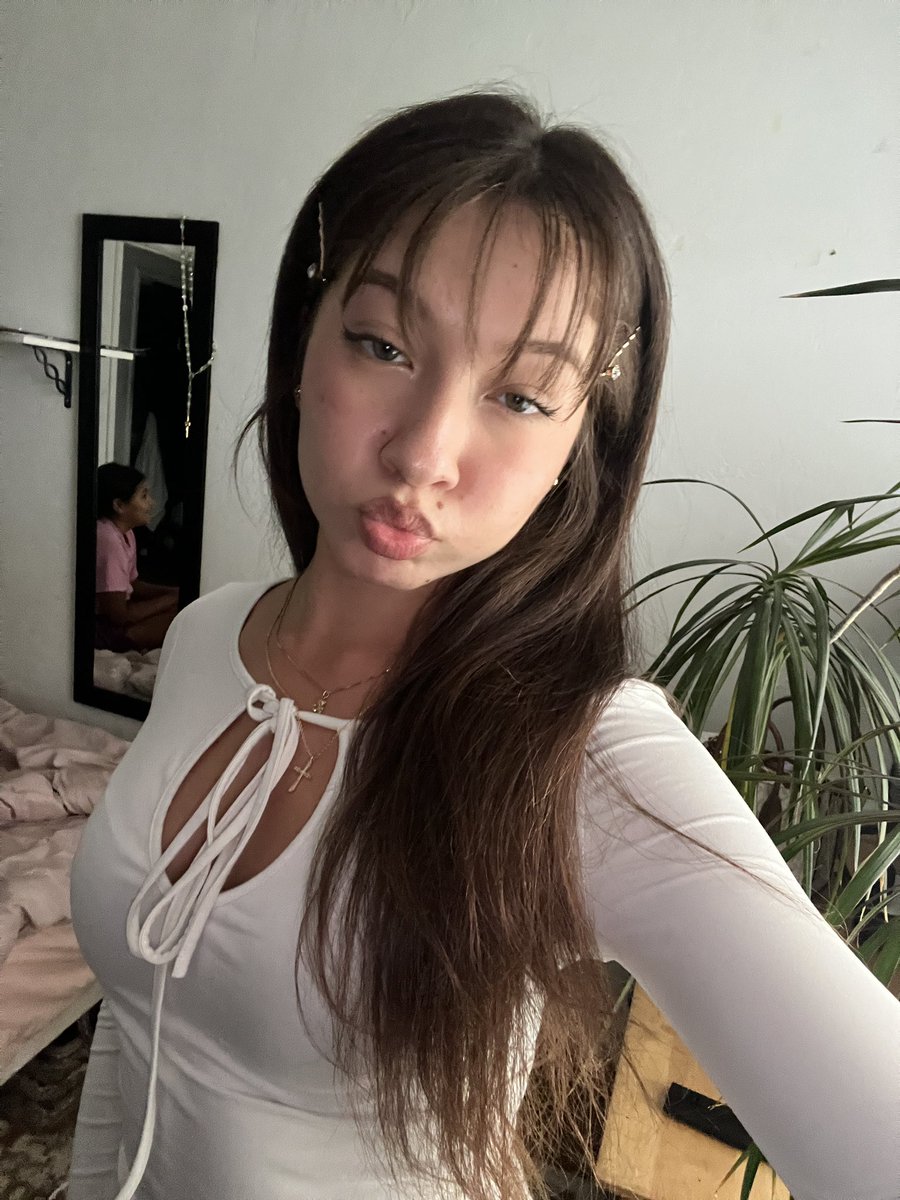 _liaxv's tweet photo. I just wanna be loved and hugged 😓 https://t.co/JB3MwjOYlF