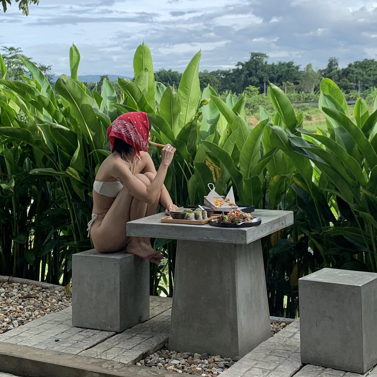 ชอบที่นี่มากมาเชียงรายกี่ครั้งก็ต้องมาพักที่ Doowall เชียงราย เราชอบห้องของที่นี่ตรงที่มี relaxing pool ส่วนตัวและที่ชอบอีกอย่างคือ room service สั่งเครื่องดื่มและอาหารมากินที่ห้องได้แบบไม่ต้องออกไปไหนเลย รู้สึกได้พักผ่อนแบบเต็มที่