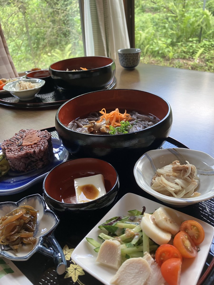 nekomimi3's tweet photo. 今日の目的はコレ、古代米定食。

古代米のうどんも、やさしい味です。

そしてココは、とんでもなく山奥の田舎。笑

 #吉賀町 https://t.co/GU9zwTgItx
