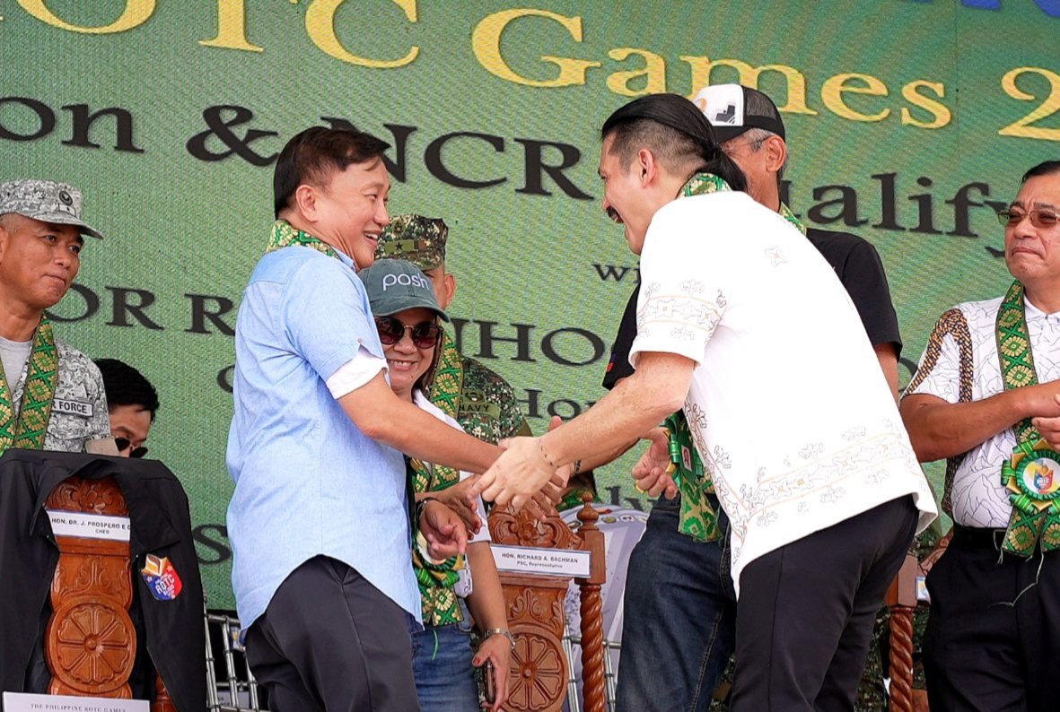 Just-in: 
Sen. Padilla nilinaw na magkaibigan sila ni  <a href="/SenTolentino/">Francis Tolentino</a>. 
'Pagka nagbasa kayo ng dyaryo, manood ng soc media, pinag-aaway kaming 2. Wag kayong maniwala doon. Sasabihin ko sa inyo, kung may isang tunay na senador sa Senado yan ho ay si Sen Tol Tolentino." <a href="/smninews/">SMNI News</a>