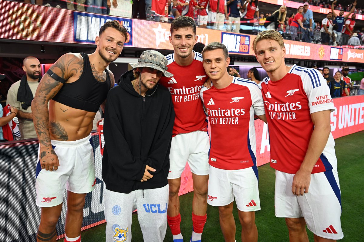 Arsenal's tweet photo. Stars are out tonight ✨ https://t.co/wUpthmkavo